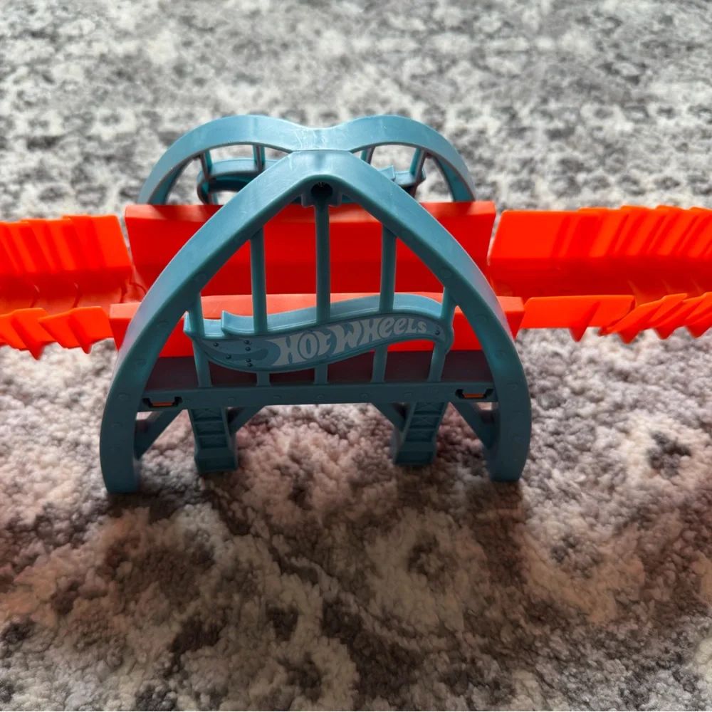 Hot Wheels Creature Attack Playset - Cobra Bridg - Picture 7 of 9